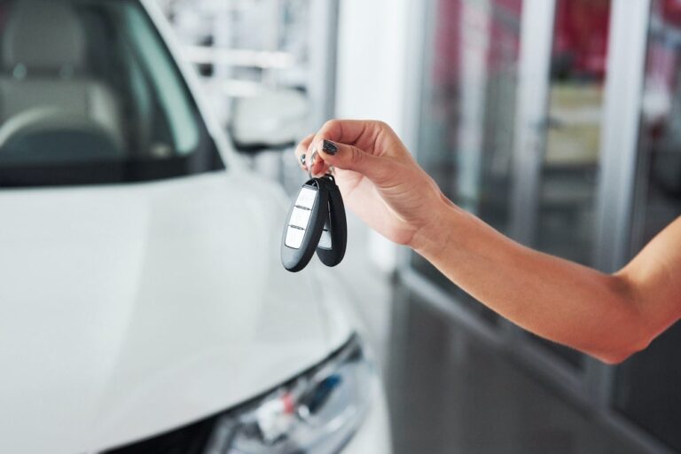 The Hidden Profits of Dealer Reinsurance 14 Person holding car keys to depict selling auto dealer reinsurance.